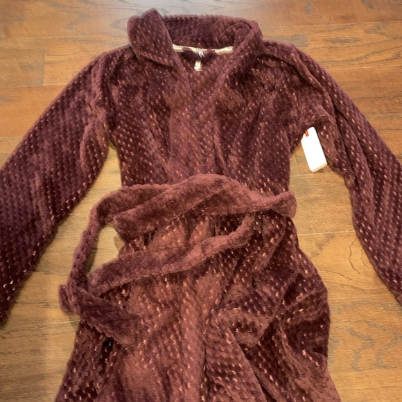 NWT Robe - Picture 3 of 3